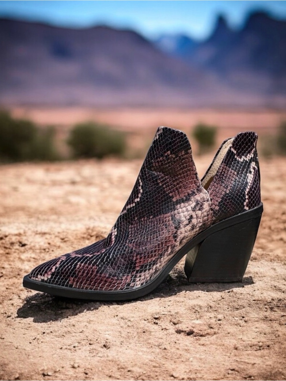 Vince Camuto Gigietta Leather Ankle Booties